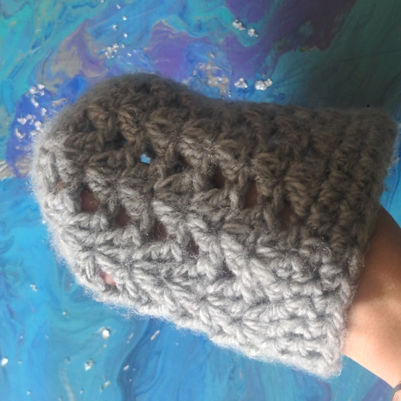 Hand crocheted beanie touque - Picture 4 of 4